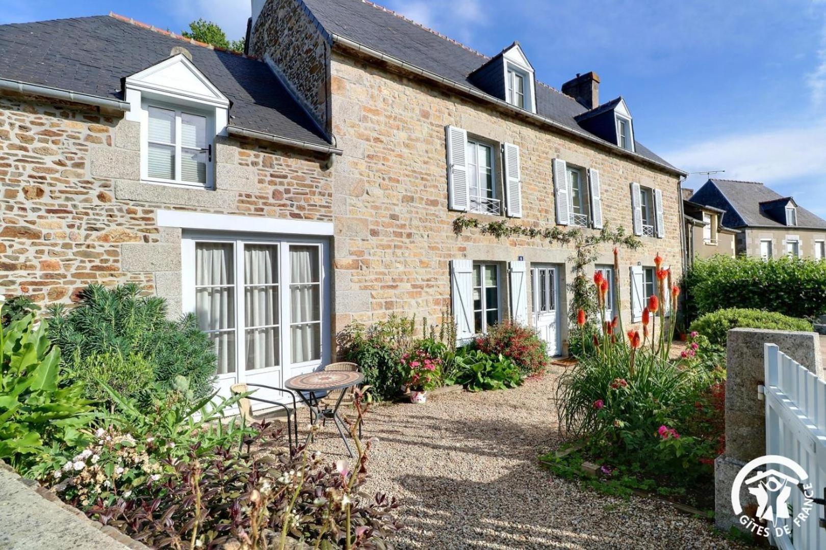 Le Jardin De Quercus Bed & Breakfast Bazouges-la-Perouse Bagian luar foto