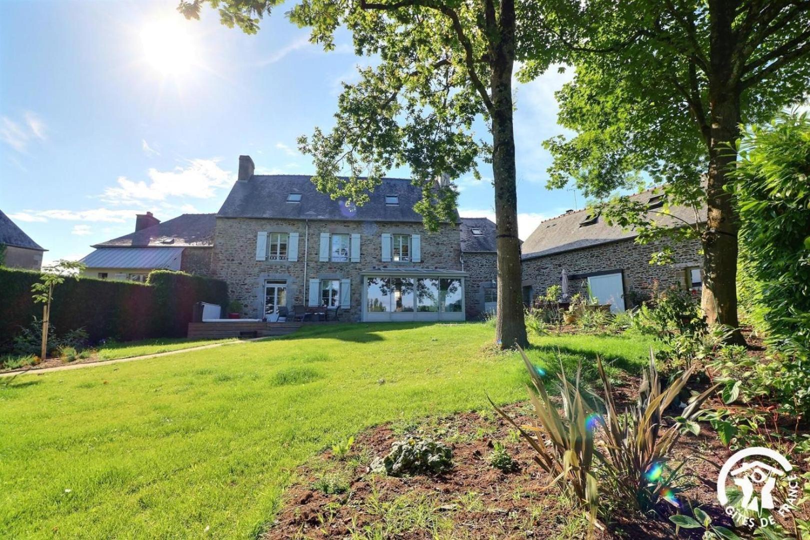 Le Jardin De Quercus Bed & Breakfast Bazouges-la-Perouse Bagian luar foto