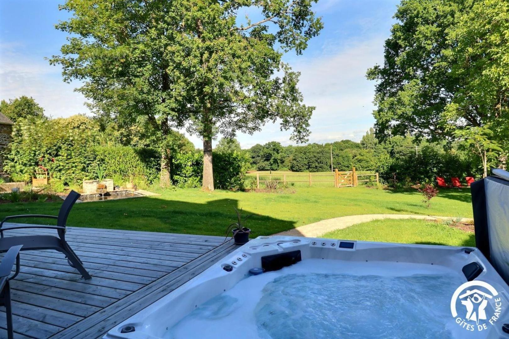 Le Jardin De Quercus Bed & Breakfast Bazouges-la-Perouse Bagian luar foto