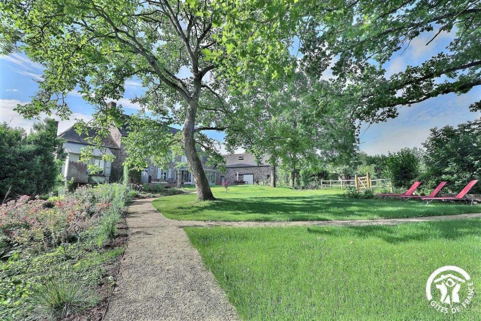Le Jardin De Quercus Bed & Breakfast Bazouges-la-Perouse Bagian luar foto