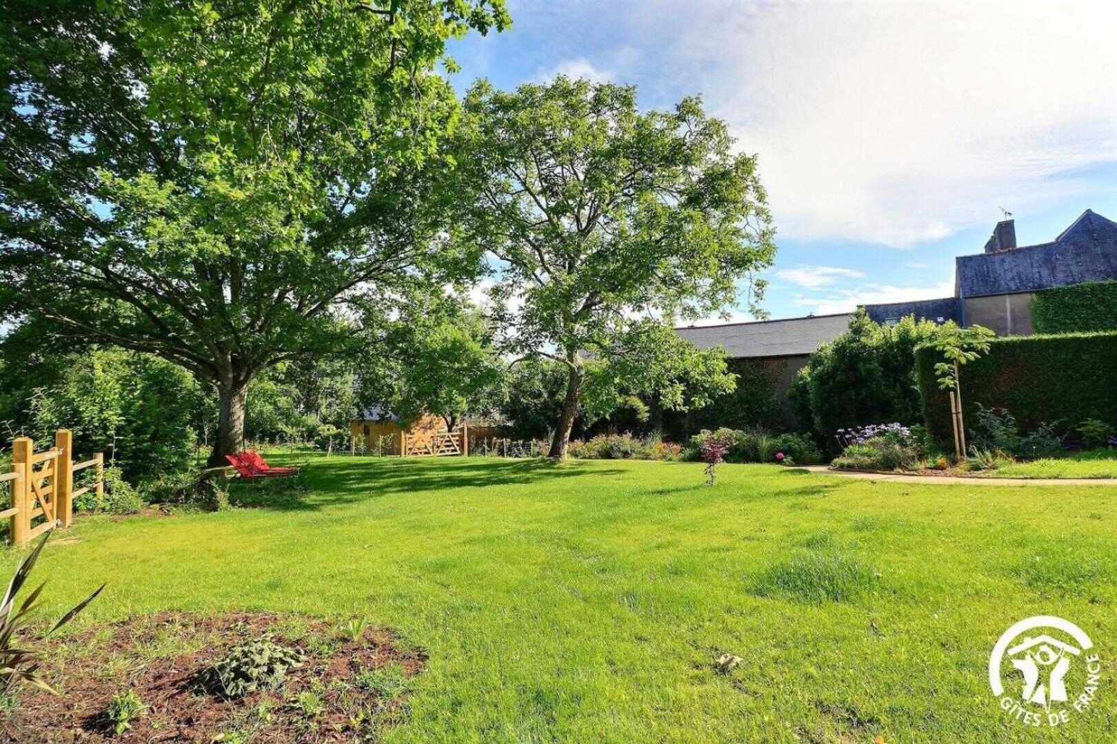 Le Jardin De Quercus Bed & Breakfast Bazouges-la-Perouse Bagian luar foto